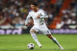 开云APP-欧冠淘汰赛之夜，东契奇进攻端无人可挡，当篮球成为一个人的独白