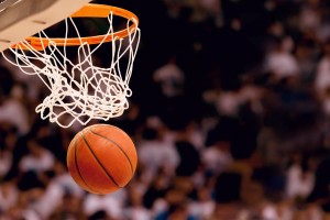 开云体育在线-黄蜂单节拉开骑士，詹姆斯在F1新赛季揭幕战接管比赛