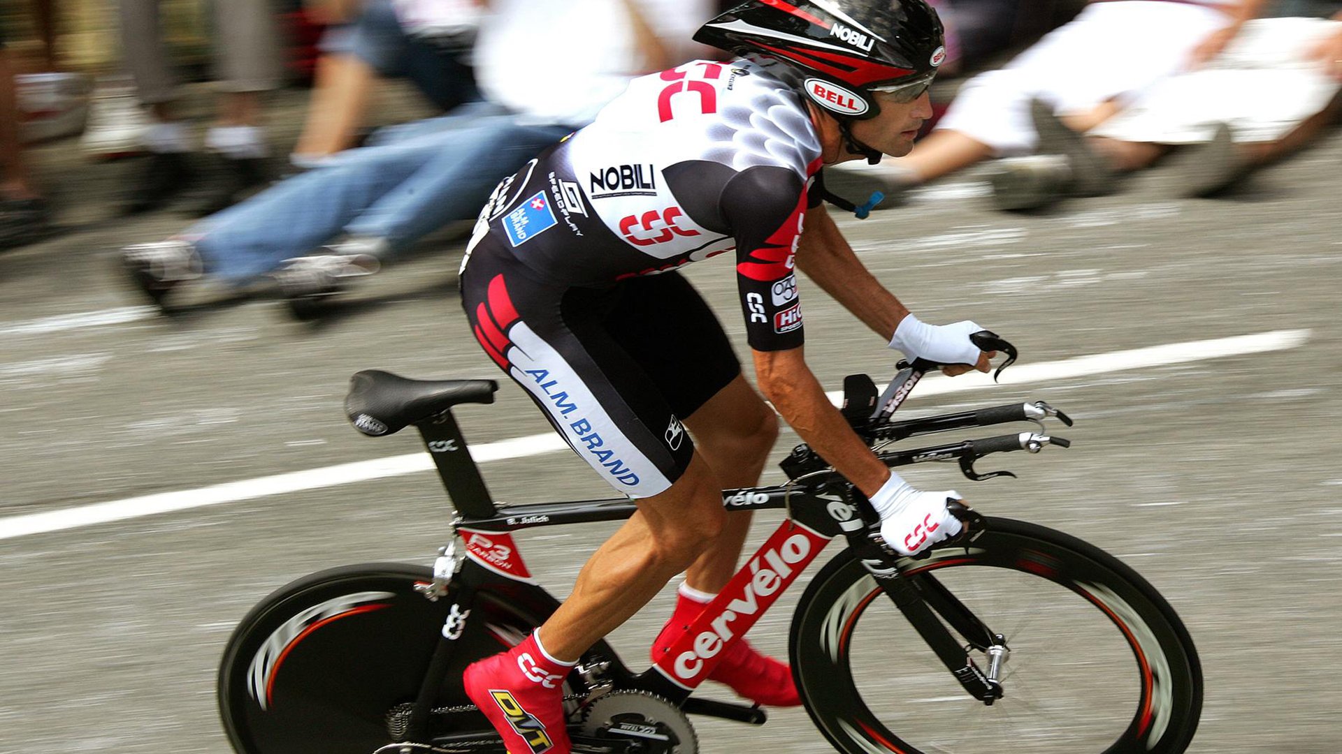 姆巴佩的德比之夜与丹麦的童话绝杀，足球世界里的两种英雄叙事