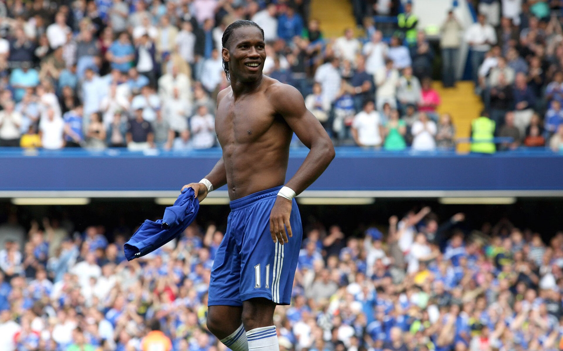 比利亚雷亚尔稳稳拿下巴黎，梅西在世界排名争夺战接管比赛