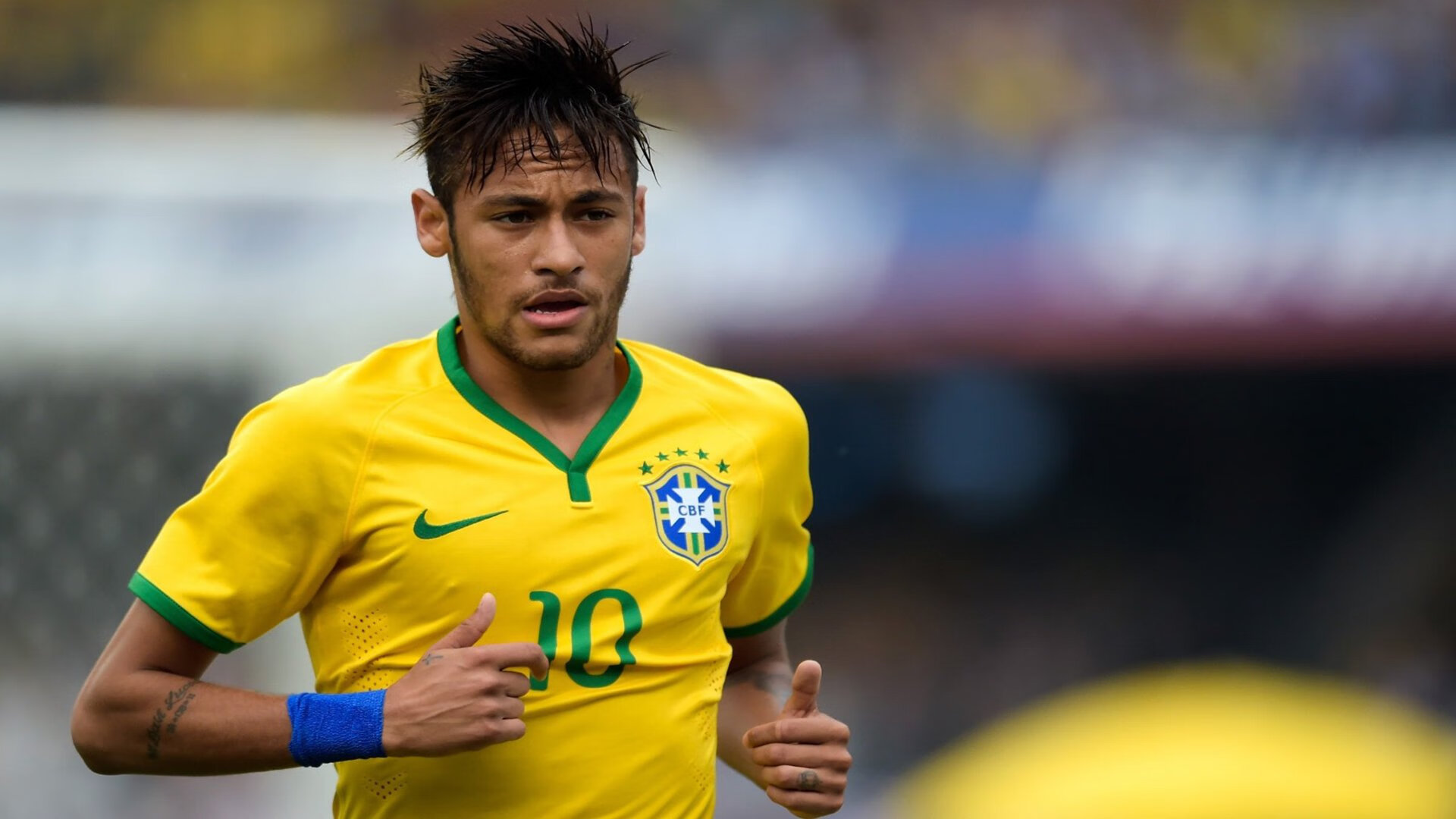 玻利维亚单节拉开多特蒙德，卡马文加在F1新赛季揭幕战接管比赛